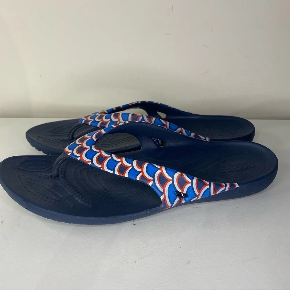 Women’s Crocs Kadee Blue Red Patterned Flip Flops Thongs Sanals Summer Comfort 9